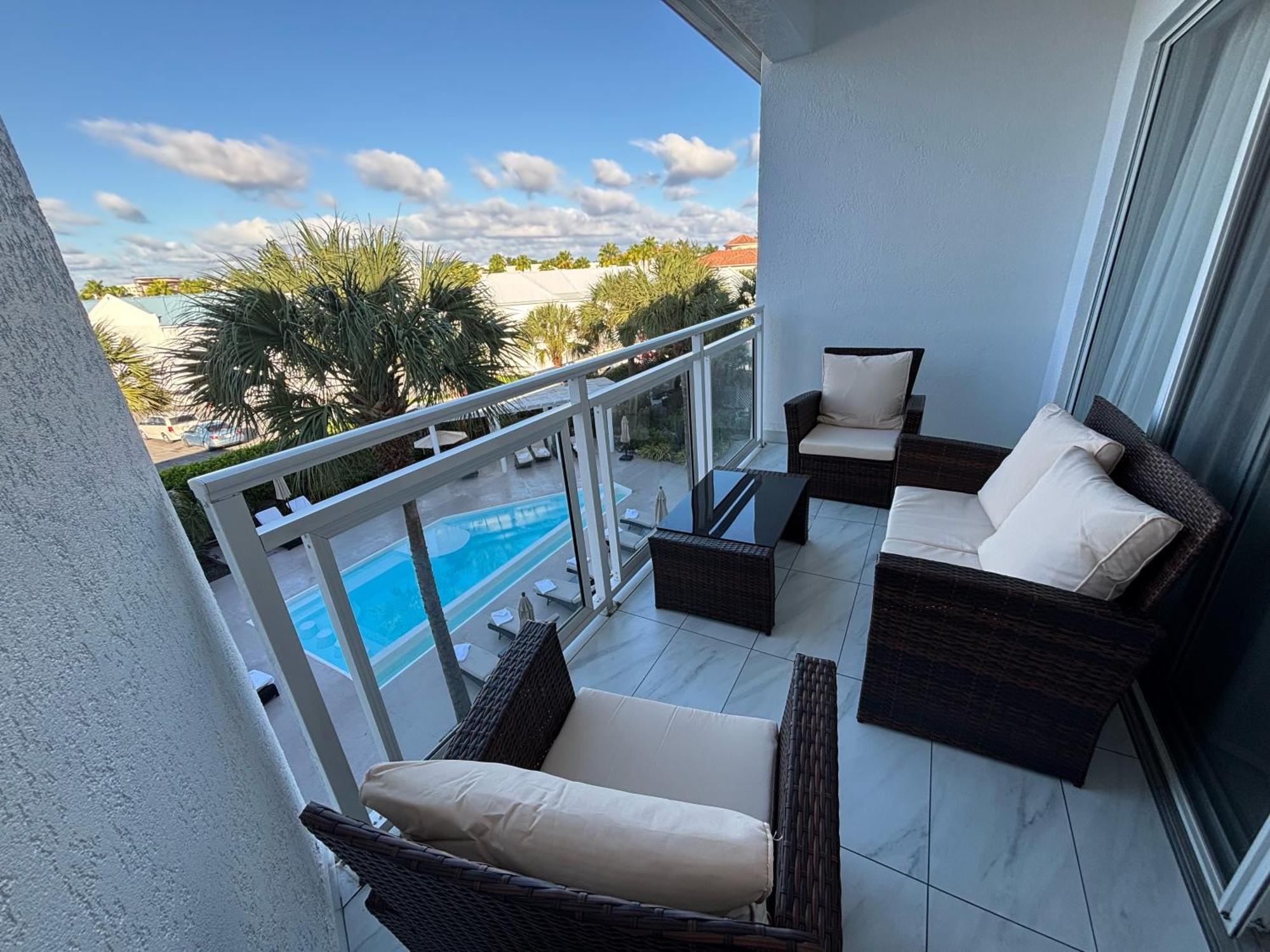 Grace Bay Suites Exterior foto
